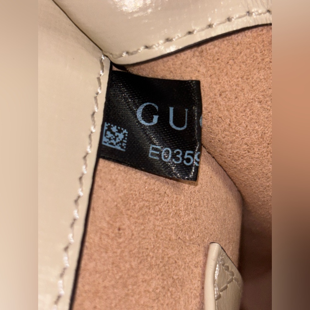 Gucci White Leather Crossbody with Green & Red Web Strap - Picture 6 of 12